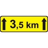 Tabliczka T-2 Długość odcinka drogi z niebezpieczeństwem. Tabliczka wskazująca długość odcinka drogi, na którym powtarza się lub występuje niebezpieczeństwo