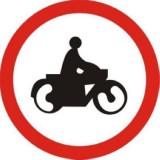 B-4 Zakaz wjazdu motocykli. Oznacza zakaz ruchu motocykli